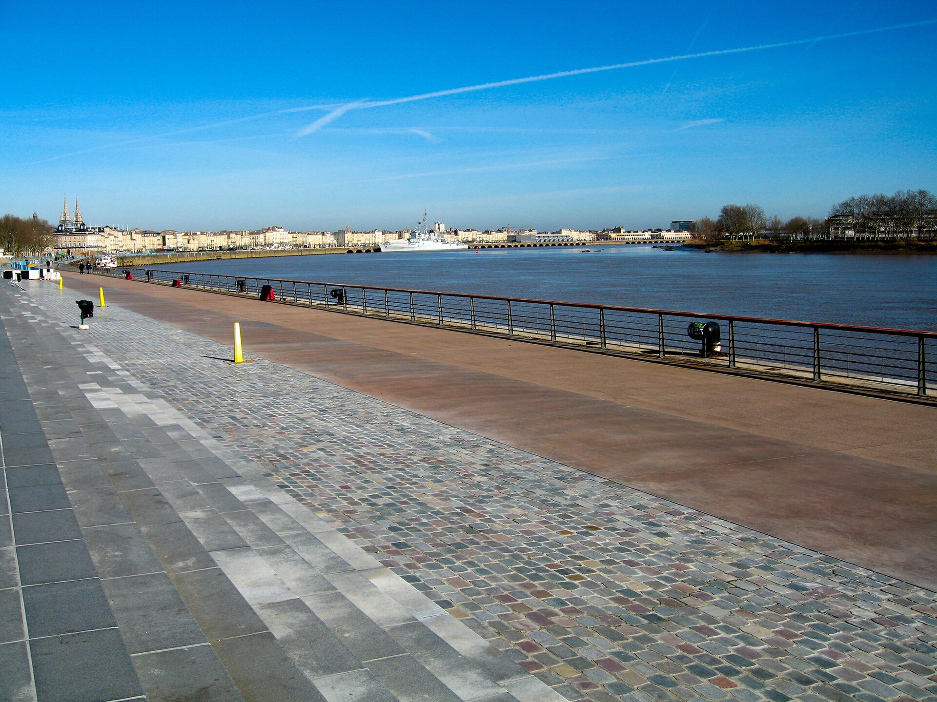 Les quais de la Garonne, à Bordeaux.