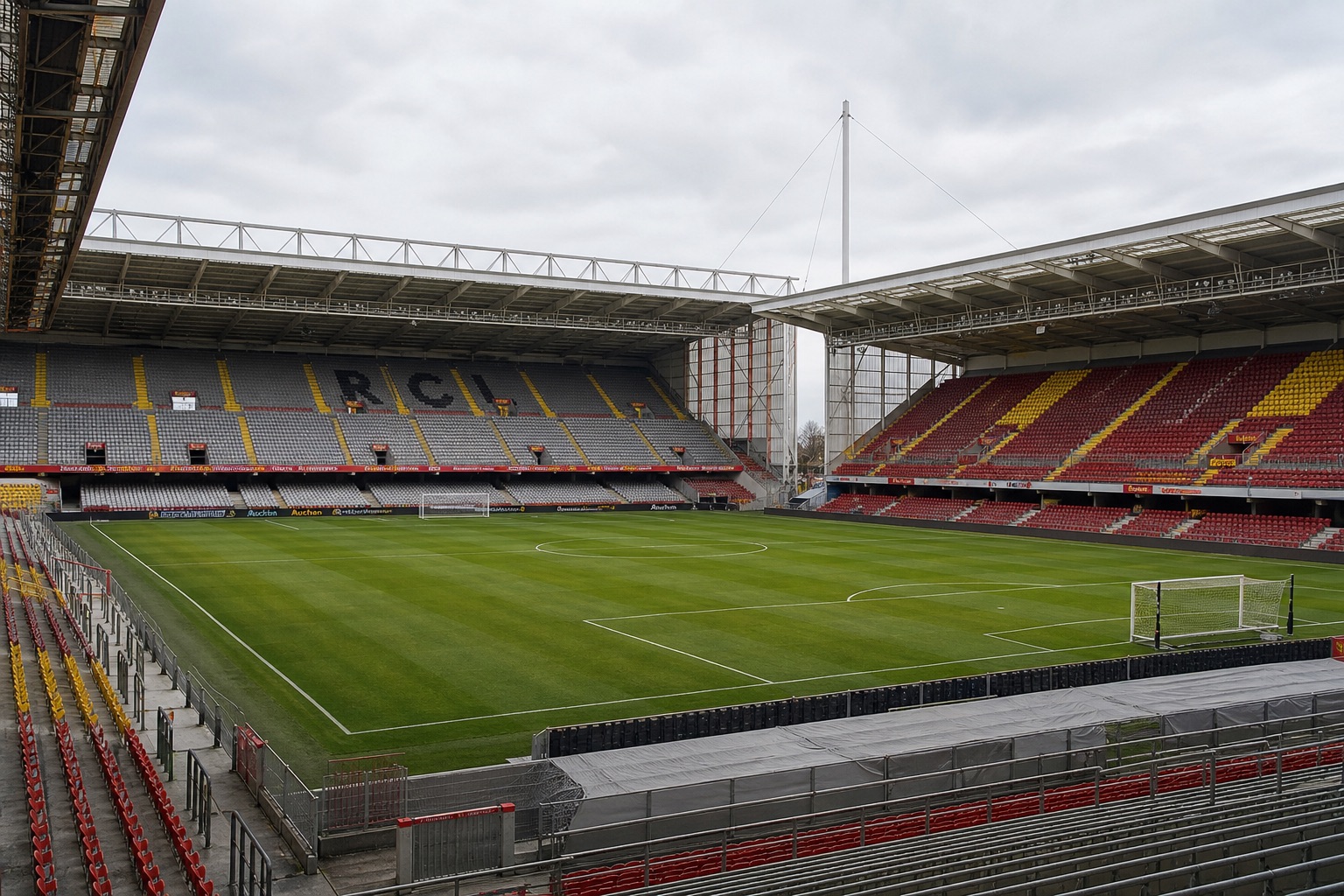 Tribune d’un stade de football dans le nord de la France.